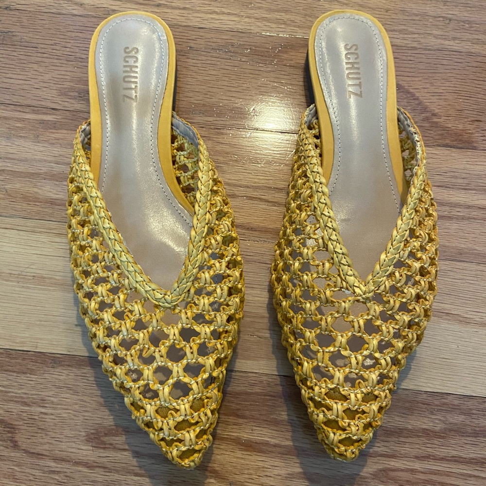 Schutz Yellow Mules Sz 9 New